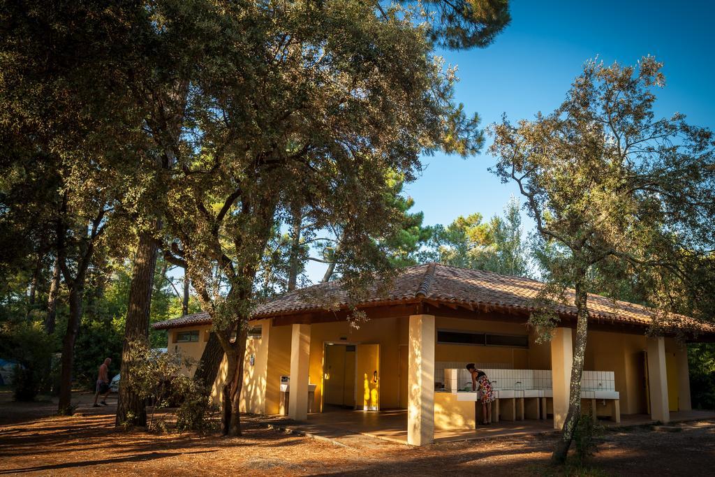 Camping La Sousta**** Remoulins Exterior photo